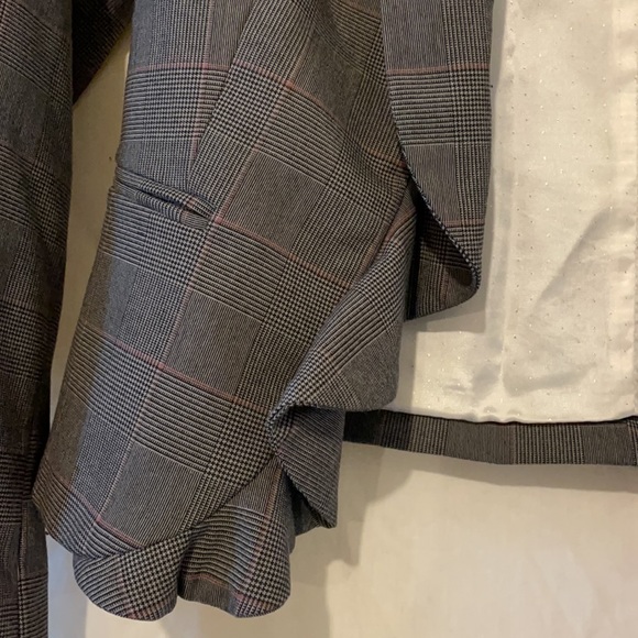 Multi-color H&M blazer size 4 runs small - Picture 3 of 4